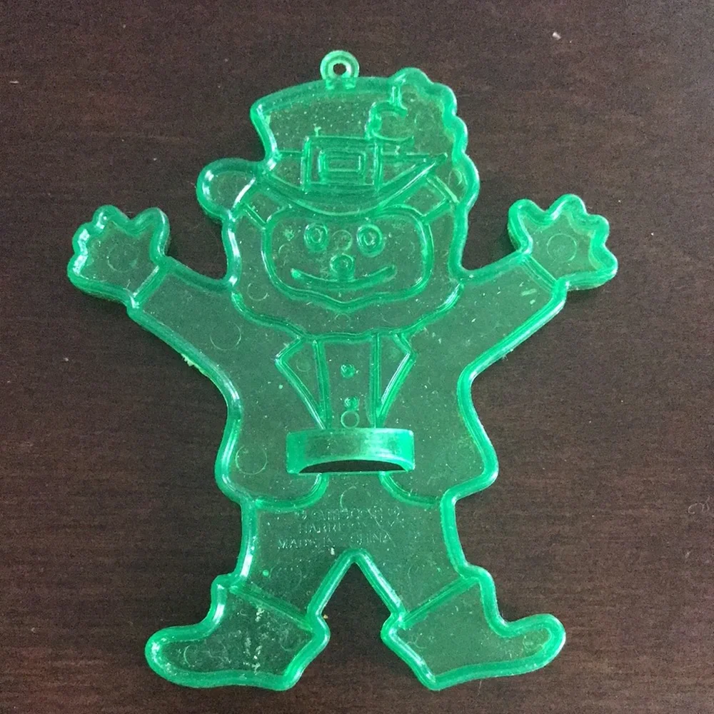 Amscan Vintage Green St. Patrick’s Day Lot 4 Cookie Cutters and Metal Shamrock